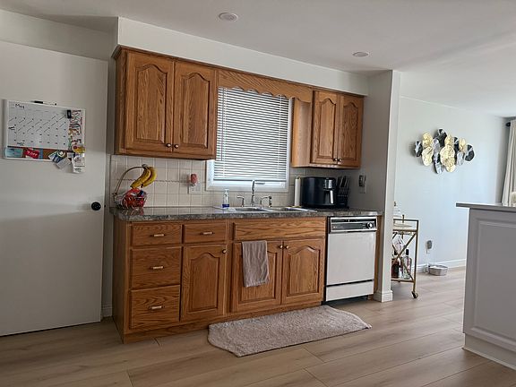 5th image of 182 N Transit Hill Dr