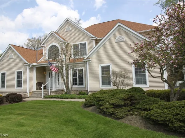 7960 Bainbrook Dr, Chagrin Falls, OH 44023