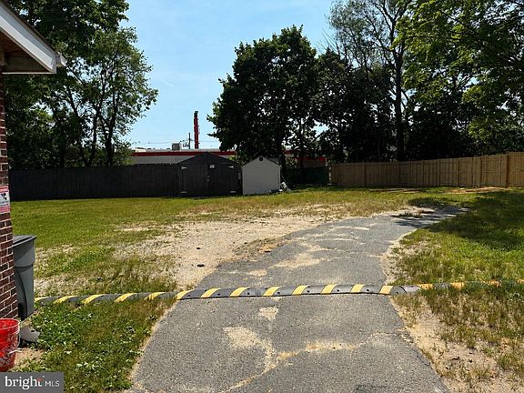5th image of 234 Thomas Ave N