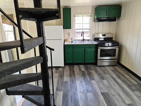 front entrance area, spiral staircase to bedroom
