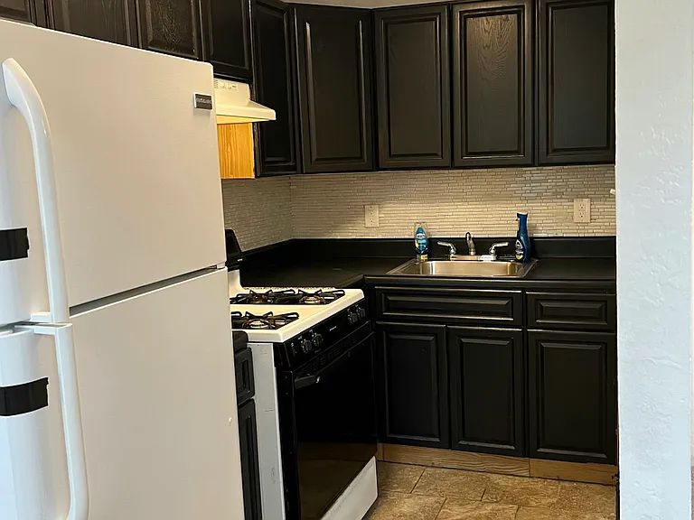 399 E Cliveden St #B — Photo 15