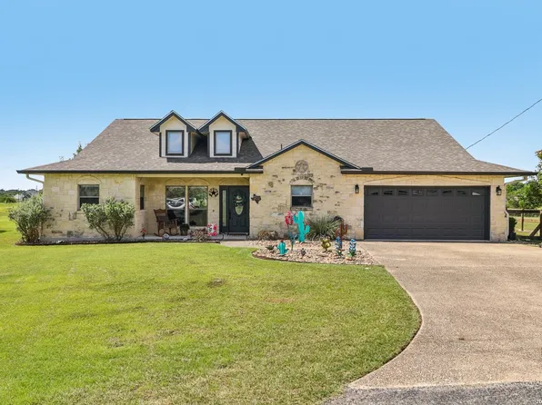 308 Wood View Cir, Bandera, TX 78003