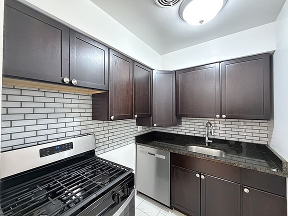 3rd image of 6830 N Sheridan Rd #663