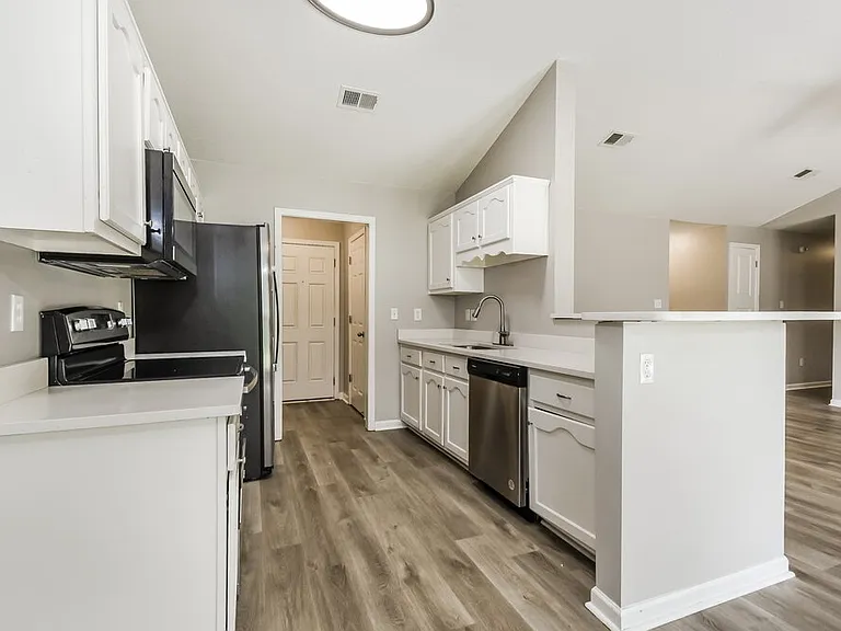 8274 Park Pike Dr — Photo 6