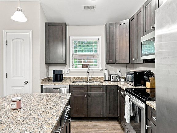 5th image of 105 Stockton Ln