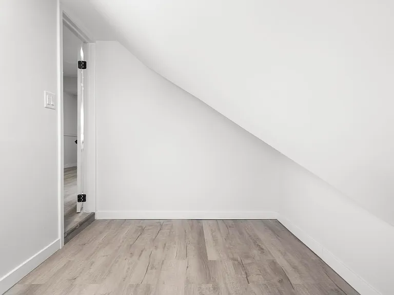 146 Hobart St #3 — Photo 13