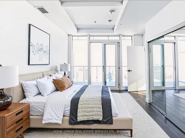 3900 Confederation Pkwy #4203, Mississauga, ON L5B 0M3