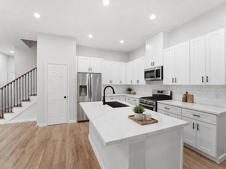4354 Clover St #B — Photo 28