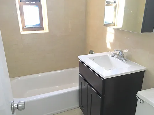 Rented by Showcase Realty | media 7