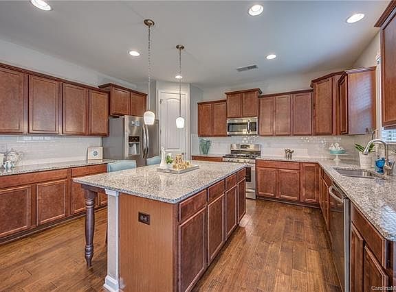 4th image of 501 American Bittersweet Ln