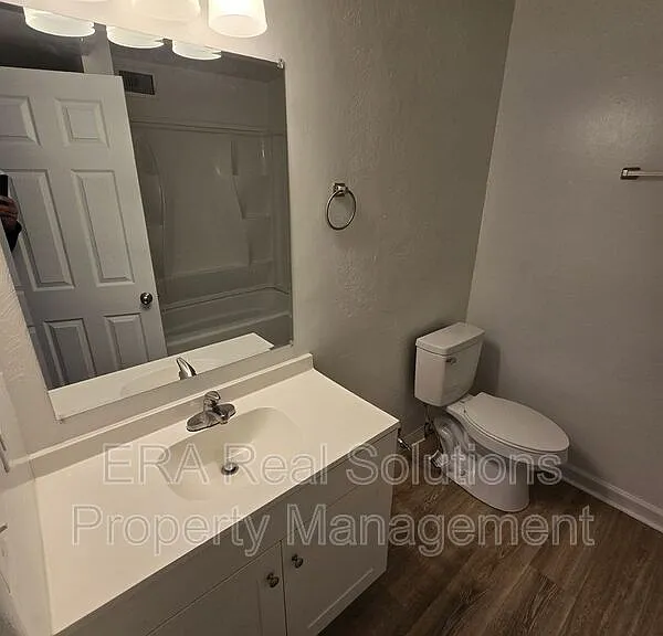 1072 Forest St #D — Photo 8