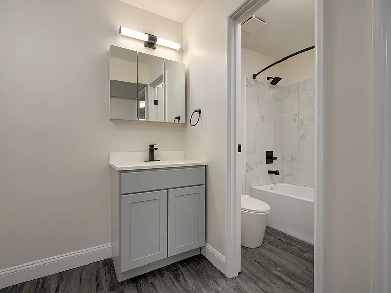 Oakbrook Manor Apartments — Photo 36