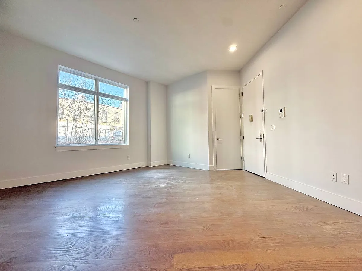 Photo 1 of 6 - 997 Jefferson Ave #2B - Brooklyn, NY Primary Photo - 997 Jefferson Ave #2B