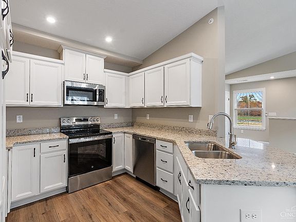 5th image of 5881 Parkview Ln #305