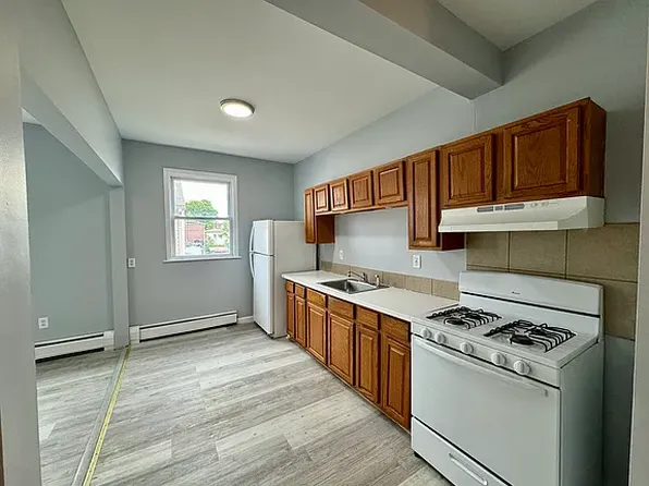 855 Kossuth St #B, Bridgeport, CT 06608