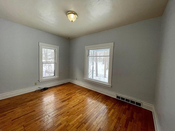 4th image of 1019 Park Pl