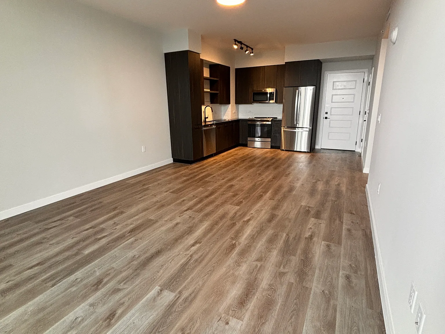 1 bed, 780 sqft, $2,400 — Photo 4