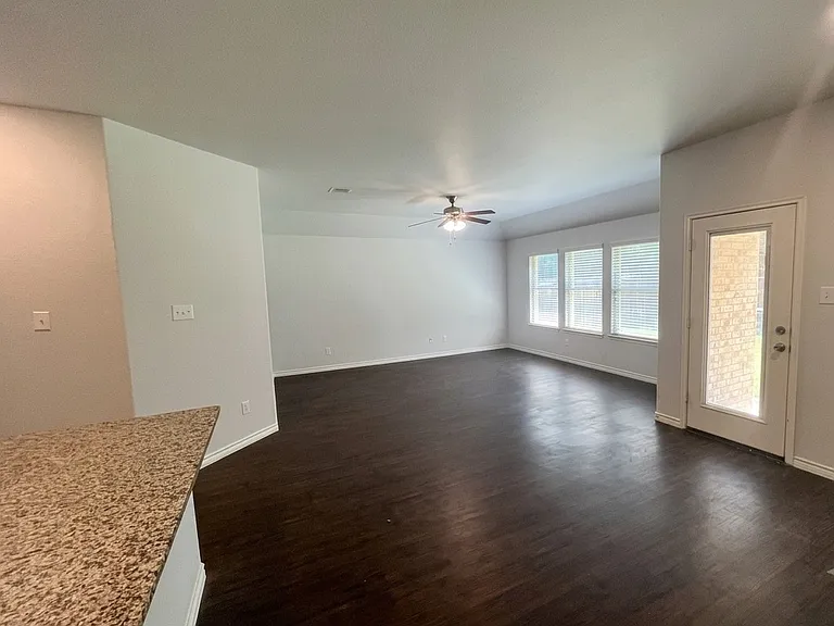 2929 Brazos Dr — Photo 4