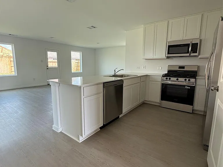 3061 Fantasy Terrace Dr — Photo 3