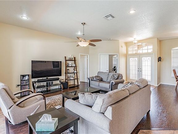 5th image of 22602 Laureldale Dr