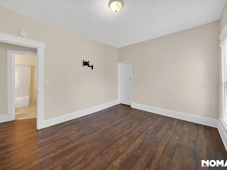 1855 W 58th St #1 — Photo 12