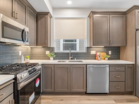 5th image of 136 Aptos Village Way #1