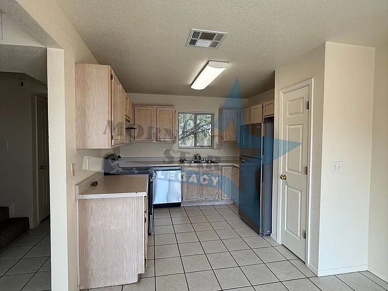 726 Hellenic — Photo 8