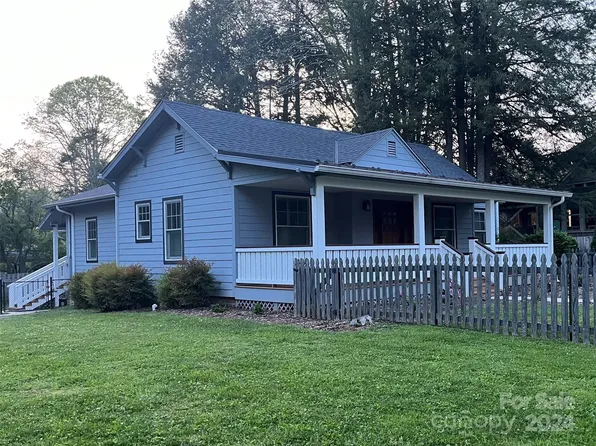 370 Maple St, Brevard, NC 28712