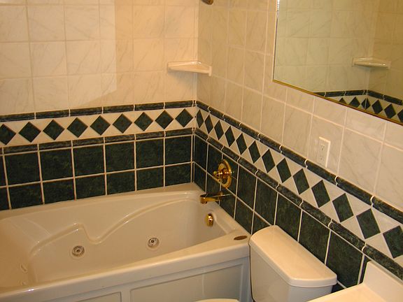 Jacuzzi tub