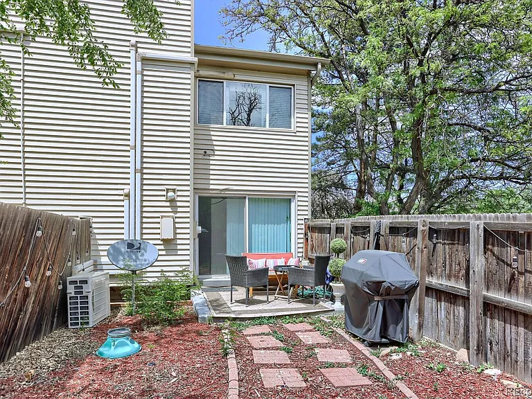 1190 Poplar Ave — Photo 21