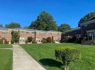 75-29 217th St #284A, Oakland Gardens, NY 11364
