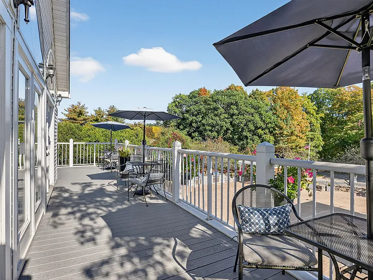 Welcome to Vista Point Apartments, where modern living meets scenic views. Enjoy spacious balconies perfect for relaxing or entertaining, surrounded by lush greenery. Don't miss your chance to make Vista Point your new home. Schedule a tour today!