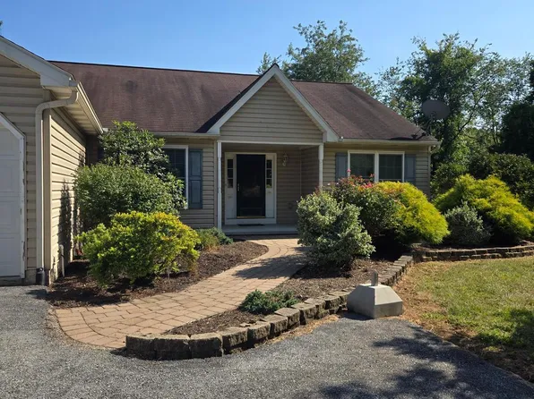 1431 Orchard Ln, Boyertown, PA 19512