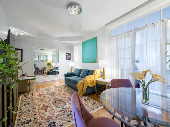 530 Manhattan Avenue image 3 of 13