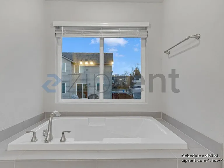 6460 N 89th Ave — Photo 27
