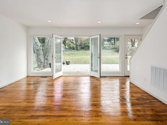 4th image of 5722 Crawford Dr