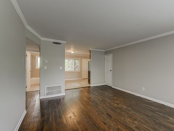 3rd image of 3547 Glenwood Rd APT A