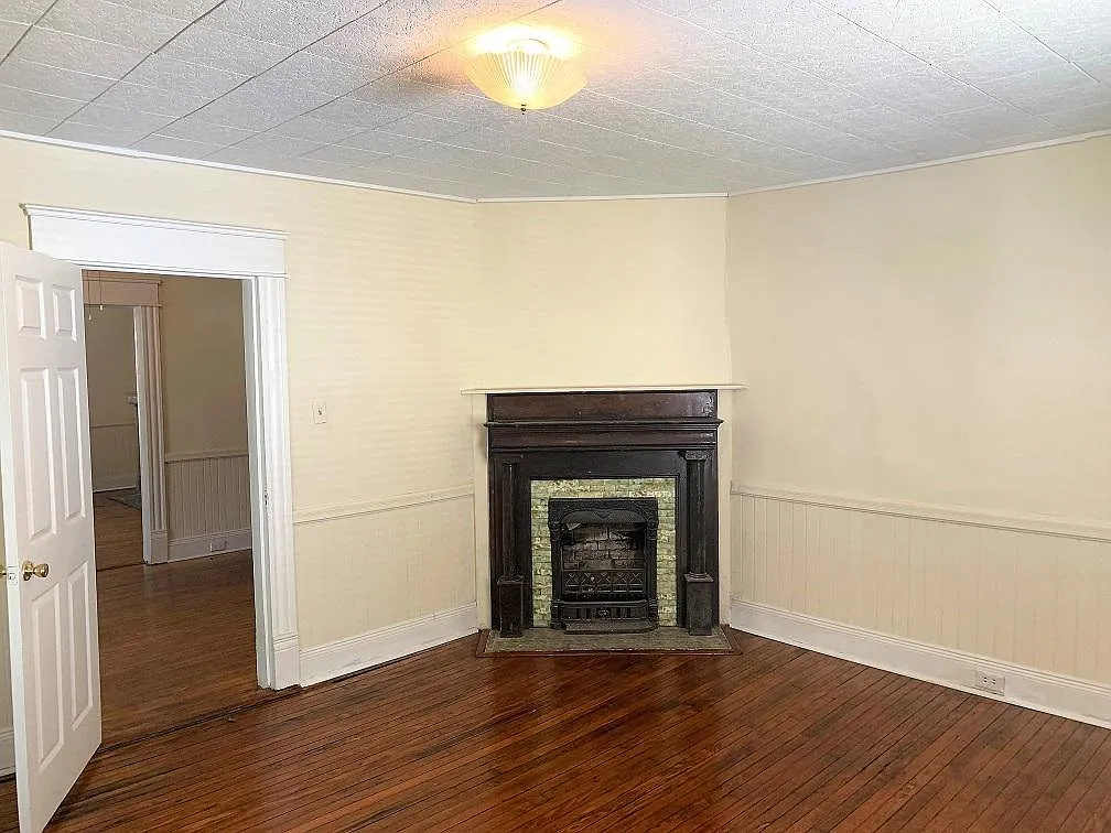 3 bed, 1.5 bath, $1,985 — Photo 4