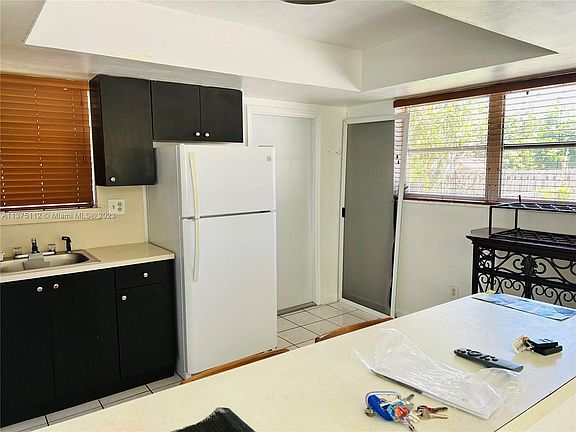 4th image of 16800 NE 1st Ave #10