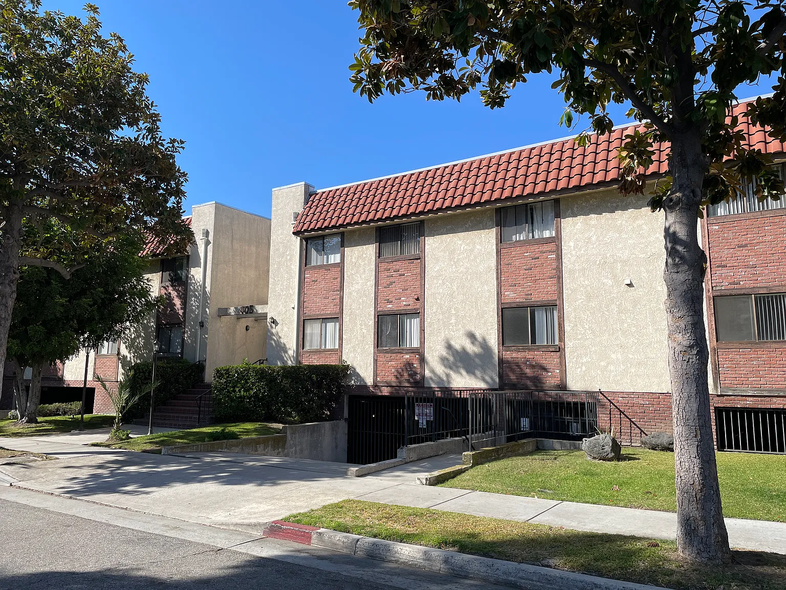 405 Ivy St — Photo 2