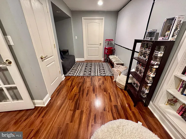 122 Columbus Cv — Photo 42