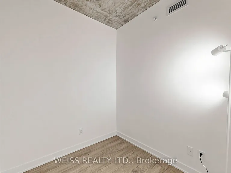 185 Roehampton Ave #520 — Photo 22