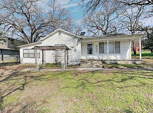 425 Dunaway Ln, Azle, TX 76020