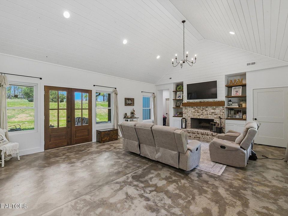 10th image of 8212 Barker Rd