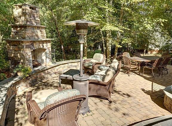 4th image of 10525 Silverthorn Ct