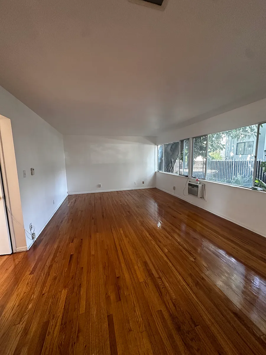 Building Photo - 1477 Havenhurst Dr #2