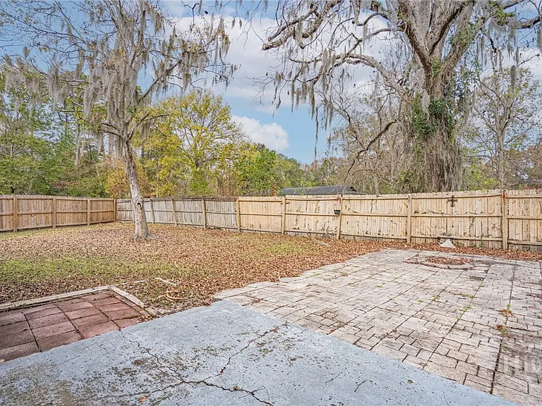 114 Laurens Ln — Photo 34