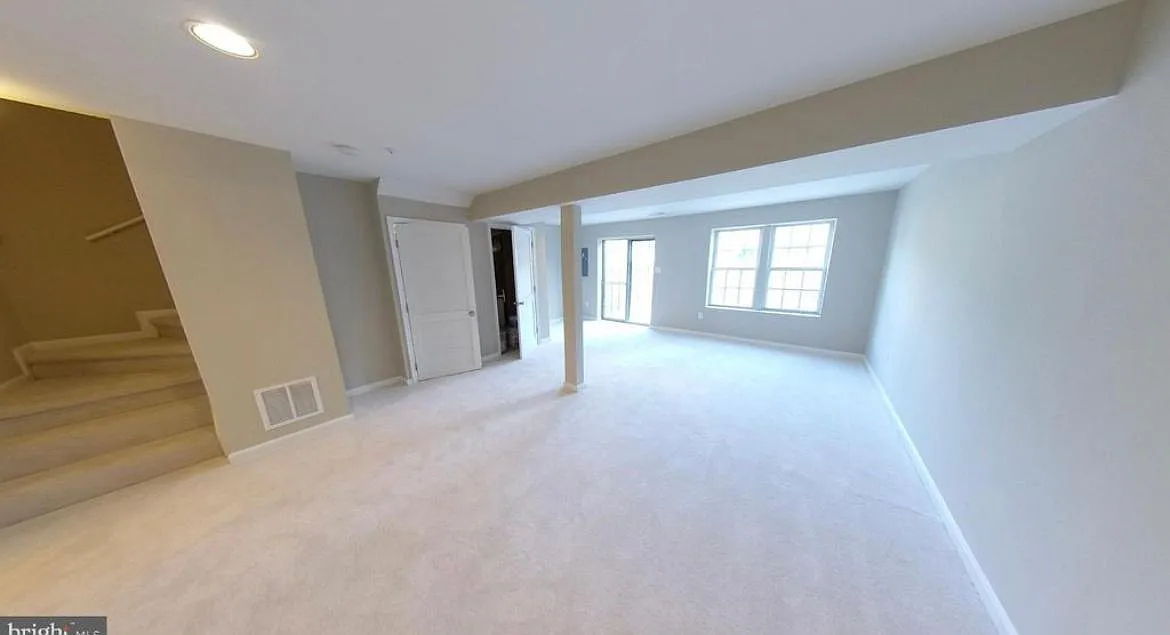 914 Newington Ct photo 1