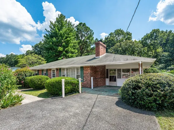 721 Jasper Wood Rd, Hurt, VA 24563