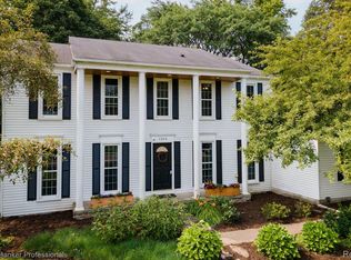 1365 Chestnut Cir, Rochester Hills, MI 48309